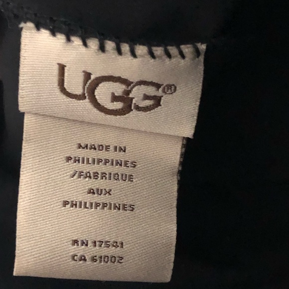 OS UGG Water Resistant Quited Shearling PomPom Hat - Picture 4 of 4